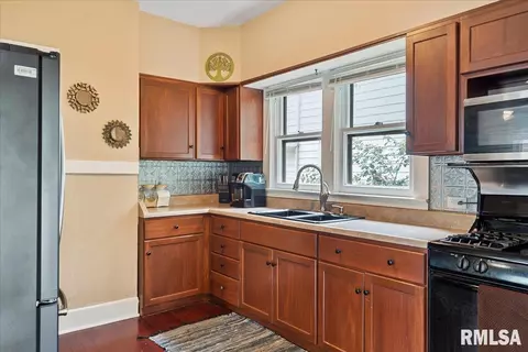 1305 S Walnut St, Springfield, IL 62704 photo 14
