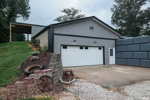 200 Rebecca Ln, Chester, IL 62233