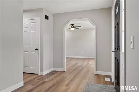 3101 Cascade Dr, Springfield, IL 62704 photo 5