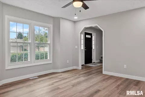 3101 Cascade Dr, Springfield, IL 62704 photo 6