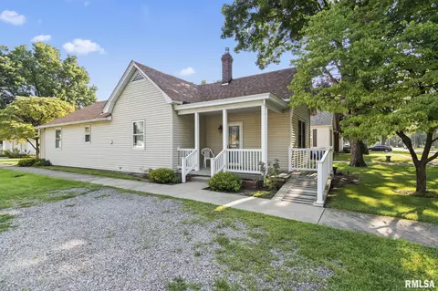 131 W Conrey St, Williamsville, IL 62693
