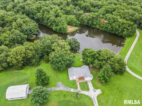 1802 Lakamp Rd, Roodhouse, IL 62082