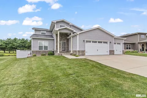 504 Wintergreen Dr, Chatham, IL 62629