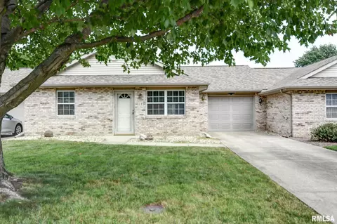 1315 Apt 17 W Park Ave, Taylorville, IL 62568
