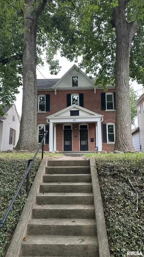 825 S 14th St, Quincy, IL 62301