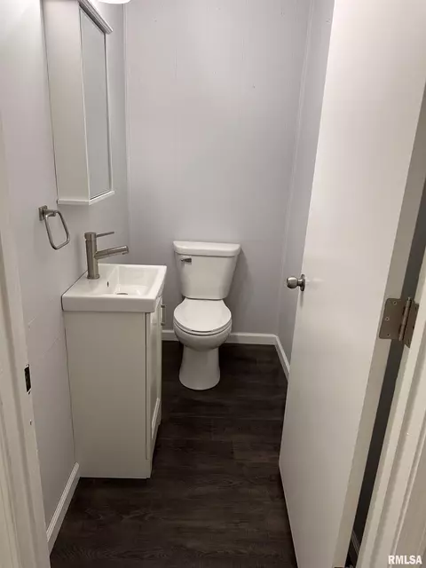 Bath - 1749 N Milton Ave, Grandview, IL 62702 photo 1 of 5