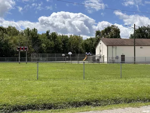 Exterior - 1749 N Milton Ave, Grandview, IL 62702 photo 4 of 6
