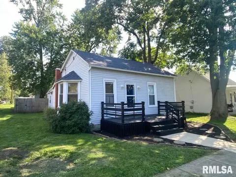 243 W Adams St, Greenview, IL 62642