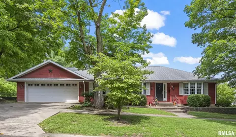 111 W Jefferson St, Petersburg, IL 62675