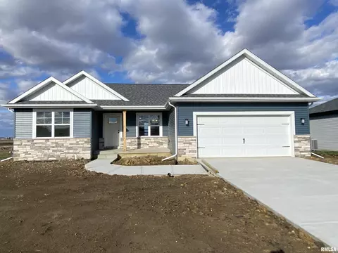 405 Hodges Ct, Chatham, IL 62629