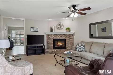 2403 Cormorant Dr, Springfield, IL 62711 photo 2