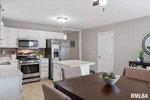 2403 Cormorant Dr, Springfield, IL 62711 photo 8