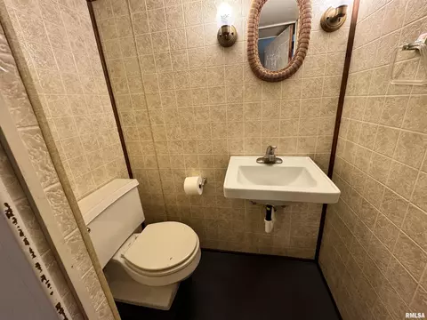 Bath - 1813 Grant St, Springfield, IL 62703 photo 3 of 3