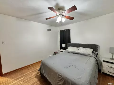 Bedroom - 1813 Grant St, Springfield, IL 62703 photo 5 of 7