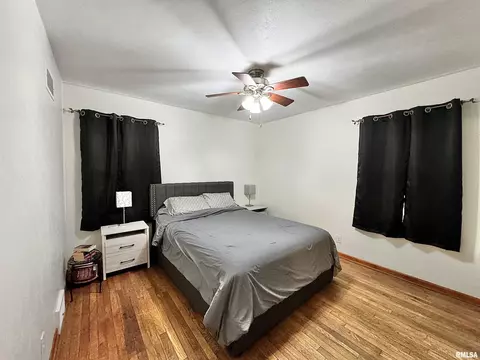 Bedroom - 1813 Grant St, Springfield, IL 62703 photo 4 of 7