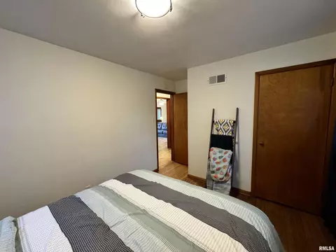 Bedroom - 1813 Grant St, Springfield, IL 62703 photo 3 of 7