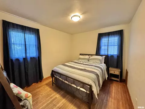Bedroom - 1813 Grant St, Springfield, IL 62703 photo 1 of 7