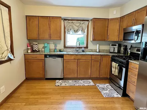 Kitchen - 1813 Grant St, Springfield, IL 62703 photo 1 of 3