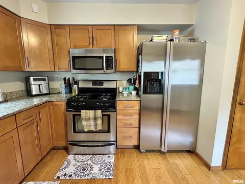 Kitchen - 1813 Grant St, Springfield, IL 62703 photo 3 of 3