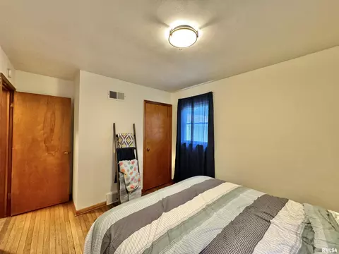 Bedroom - 1813 Grant St, Springfield, IL 62703 photo 2 of 7
