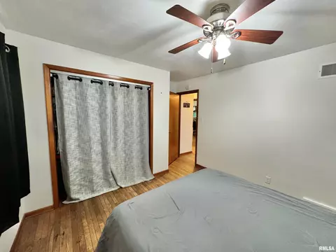 Bedroom - 1813 Grant St, Springfield, IL 62703 photo 6 of 7