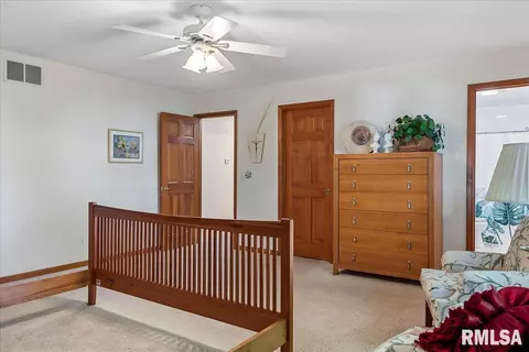 Bedroom - 799 Shoshoni Dr, Springfield, IL 62711 photo 3 of 5