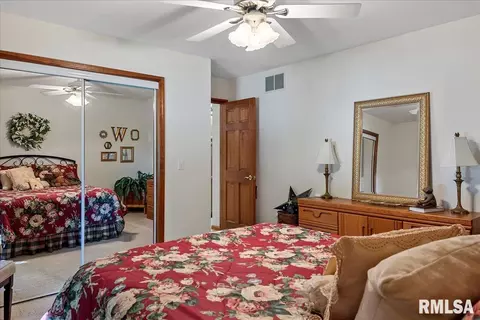 Bedroom - 799 Shoshoni Dr, Springfield, IL 62711 photo 5 of 5
