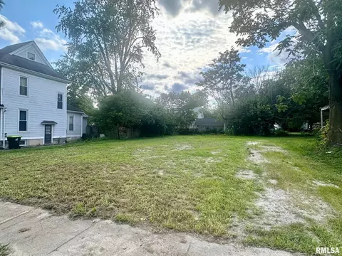 329 S Church St, Jacksonville, IL 62650