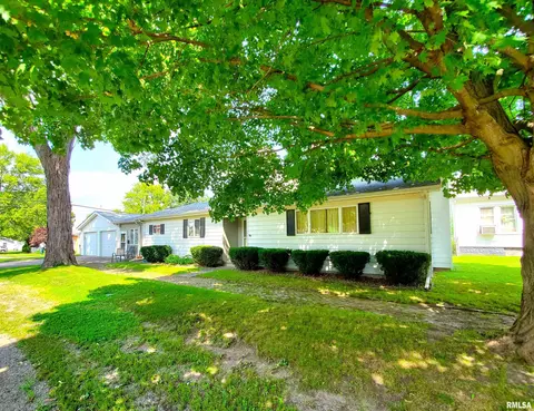 330 3rd St, Lincoln, IL 62656
