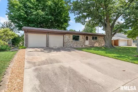 34 Royal Rd, Springfield, IL 62702