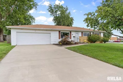 20 Newland Ln, Jacksonville, IL 62650