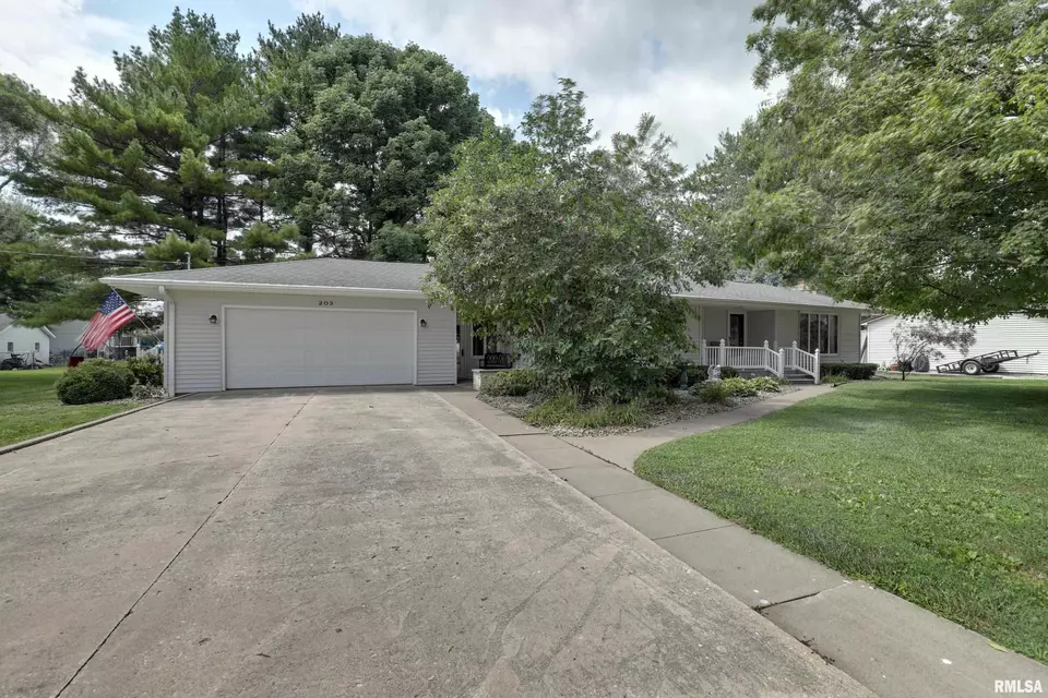  203 Quincy St, Golden, IL 62339 photo 1