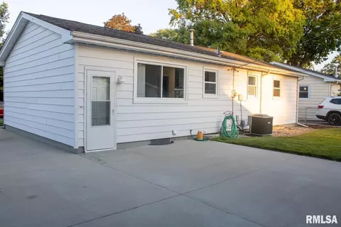 73 Foresters Ln, Springfield, IL 62704 photo 2