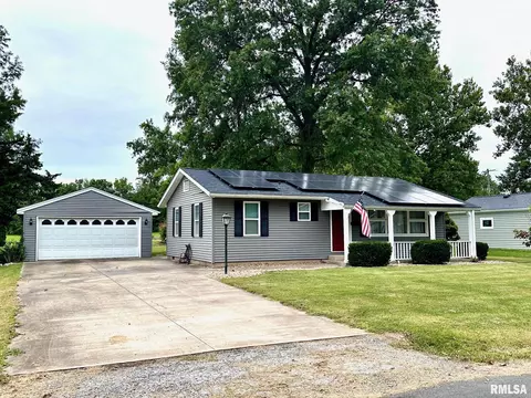 1453 Passavant Dr, Jacksonville, IL 62650