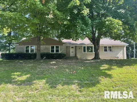 8 NE Carroll Dr, Decatur, IL 62526