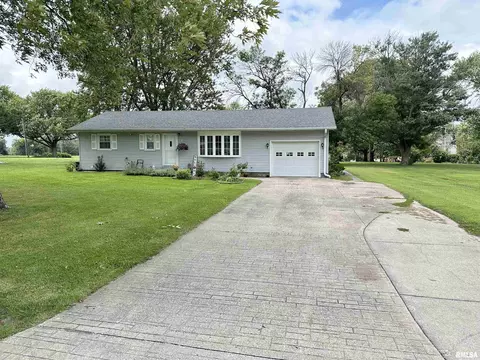 1805 Willer Dr N, Quincy, IL 62305