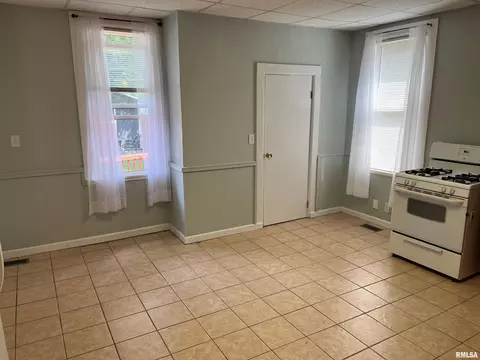 1160 N 3rd St, Springfield, IL 62702 photo 5