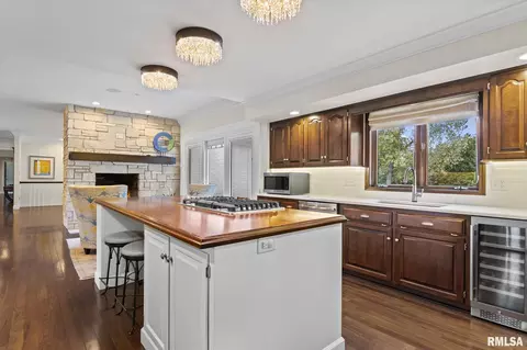 Kitchen - 1908 Oak Creek Rd, Springfield, IL 62704 photo 4 of 6
