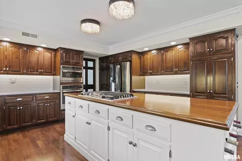 Kitchen - 1908 Oak Creek Rd, Springfield, IL 62704 photo 6 of 6