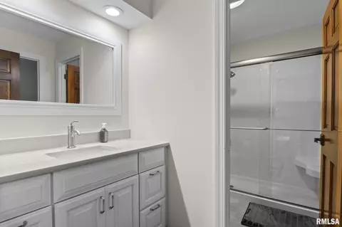 Bath - 1908 Oak Creek Rd, Springfield, IL 62704 photo 8 of 8