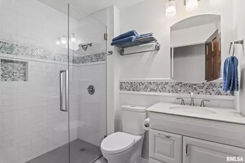 Bath - 1908 Oak Creek Rd, Springfield, IL 62704 photo 6 of 8