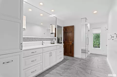 Bath - 1908 Oak Creek Rd, Springfield, IL 62704 photo 3 of 8