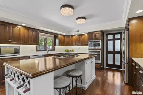 Kitchen - 1908 Oak Creek Rd, Springfield, IL 62704 photo 5 of 6