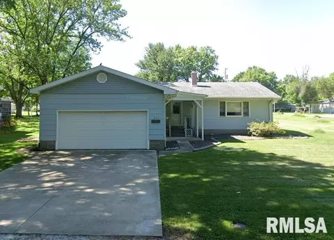 512 Lincoln St, Nokomis, IL 62075