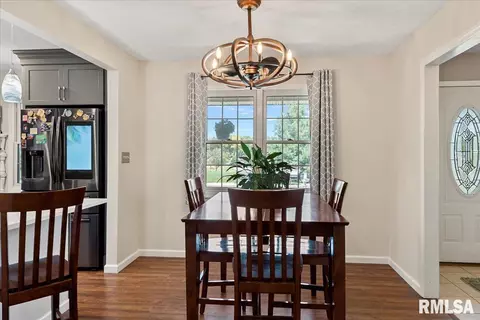 Dining - 25 Rolling Meadows Ln, Springfield, IL 62711 photo 2 of 2