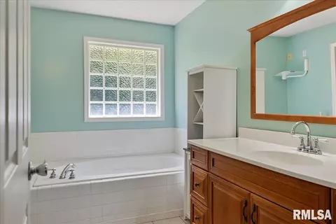 Bath - 25 Rolling Meadows Ln, Springfield, IL 62711 photo 1 of 4