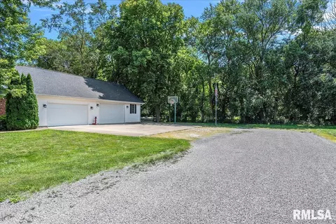 Exterior - 25 Rolling Meadows Ln, Springfield, IL 62711 photo 3 of 8