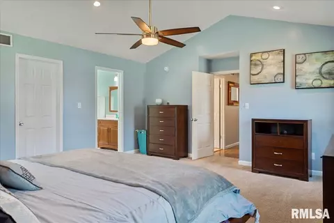 Bedroom - 25 Rolling Meadows Ln, Springfield, IL 62711 photo 2 of 5