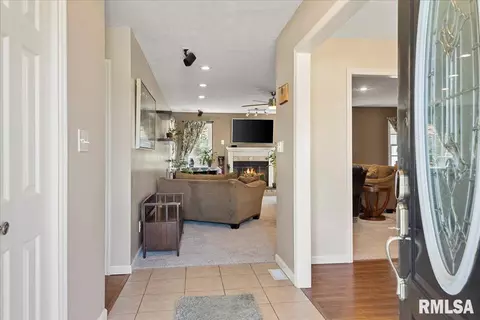 Entry Way - 25 Rolling Meadows Ln, Springfield, IL 62711 photo 1 of 1