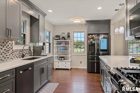 Kitchen - 25 Rolling Meadows Ln, Springfield, IL 62711 photo 5 of 5